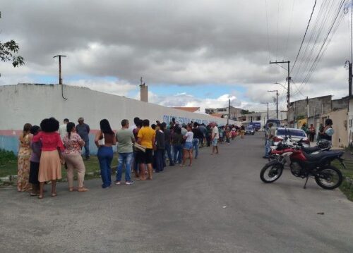 14ª Caravana de Direitos Humanos atrai centenas de pessoas em Feira; emissão de RG é serviço mais procurado