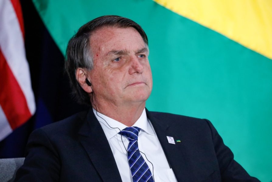 20250408101426_datafolhabolsonaro52defendemprisaoporsupostatentativadegolpe