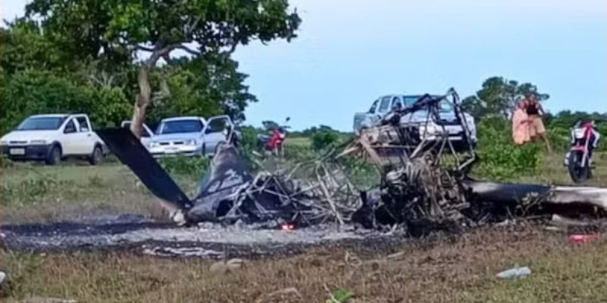 Aviao-de-pequeno-porte-cai-explode-e-deixa-uma-pessoa-morta-e-outra-ferida-no-sul-da-Bahia-800x400-1