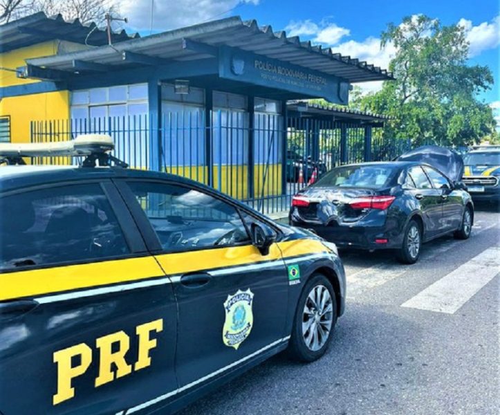 Mulher-e-detida-pela-PRF-trafegando-com-carro-roubado-na-BR-101-em-Humildes