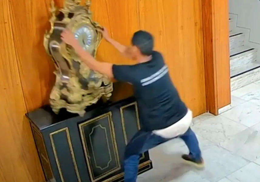 PF-prende-homem-que-destruiu-relogio-de-Dom-Joao-VI-durante